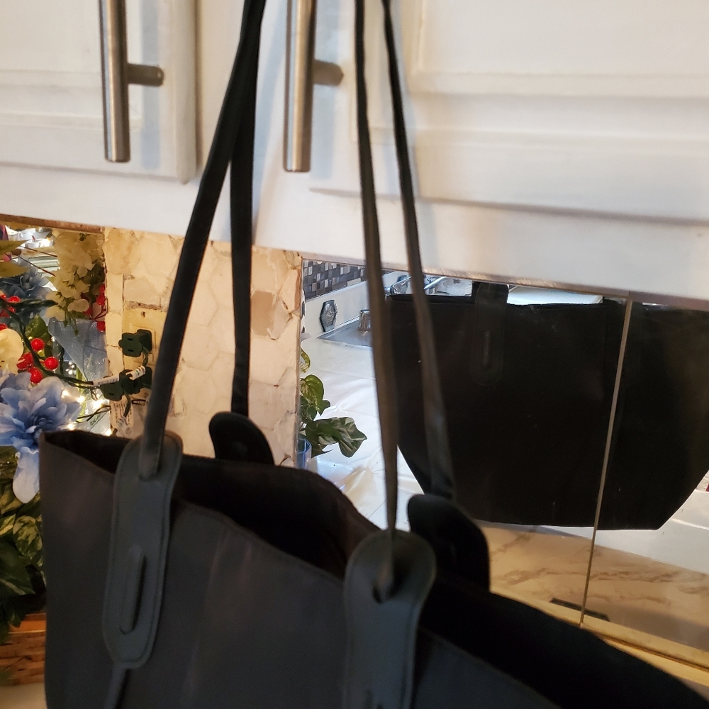 Black,fully Lined Tote - Picture 2 of 8